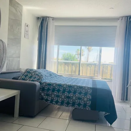 Apartment Richelieu Poolside Retreat: Beachfront For Six *