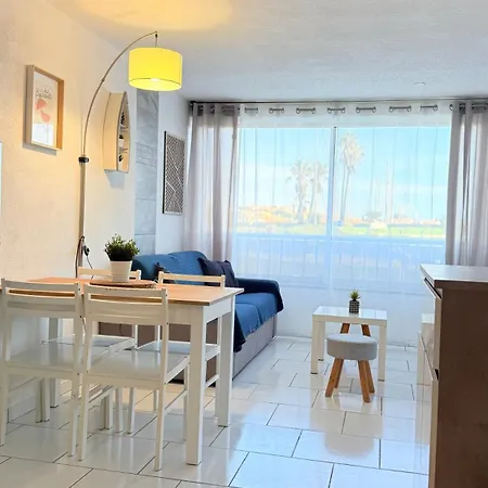 6 Personnes Avec Piscine Secteur Richelieu, A 400m De La Et A 650m Du Centre Port