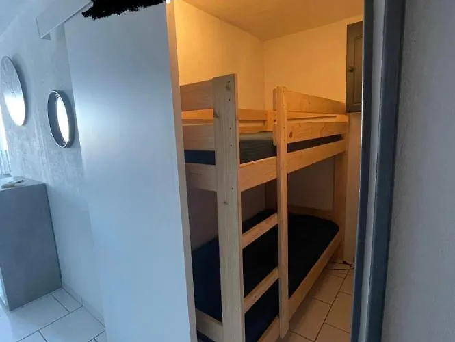 6 Personnes Avec Piscine Secteur Richelieu, A 400m De La Et A 650m Du Centre Port * Agde