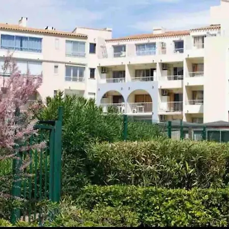 6 Personnes Avec Piscine Secteur Richelieu, A 400m De La Et A 650m Du Centre Port *