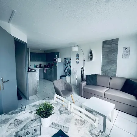 Superbe 6 Personnes Avec Piscine Secteur Richelieu, A 400m De La Et A 650m Du Centre Port