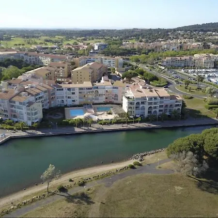 Apartament 6 Personnes Avec Piscine Secteur Richelieu, A 400m De La Et A 650m Du Centre Port