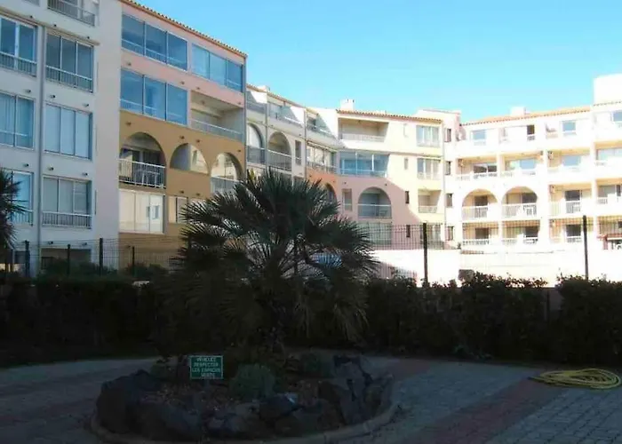 6 Personnes Avec Piscine Secteur Richelieu, A 400m De La Et A 650m Du Centre Port Appartement