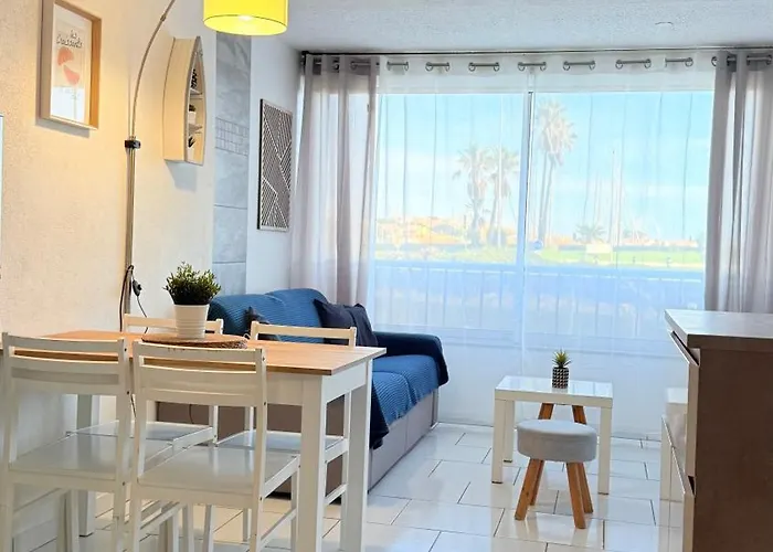 6 Personnes Avec Piscine Secteur Richelieu, A 400m De La Et A 650m Du Centre Port