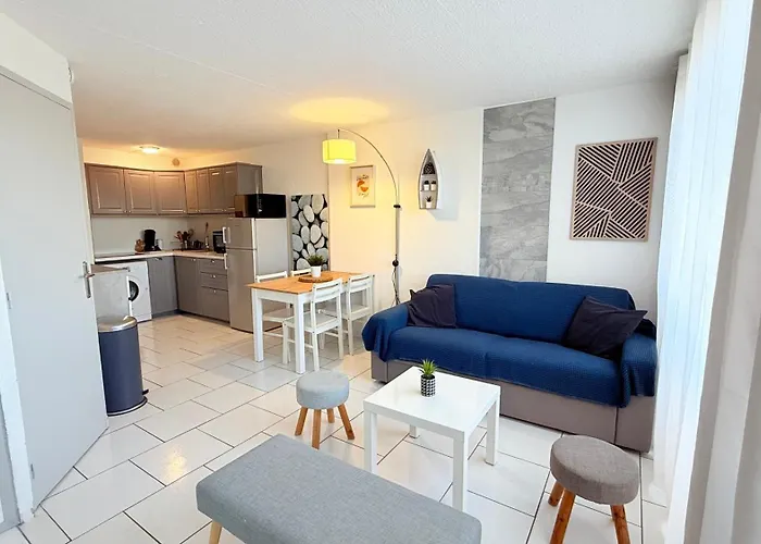 Superbe 6 Personnes Avec Piscine Secteur Richelieu, A 400m De La Et A 650m Du Centre Port