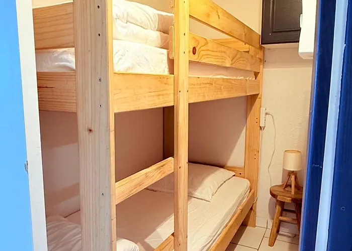 6 Personnes Avec Piscine Secteur Richelieu, A 400m De La Et A 650m Du Centre Port Appartement