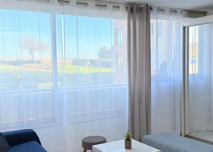 Appartement 6 Personnes Avec Piscine Secteur Richelieu, A 400m De La Et A 650m Du Centre Port